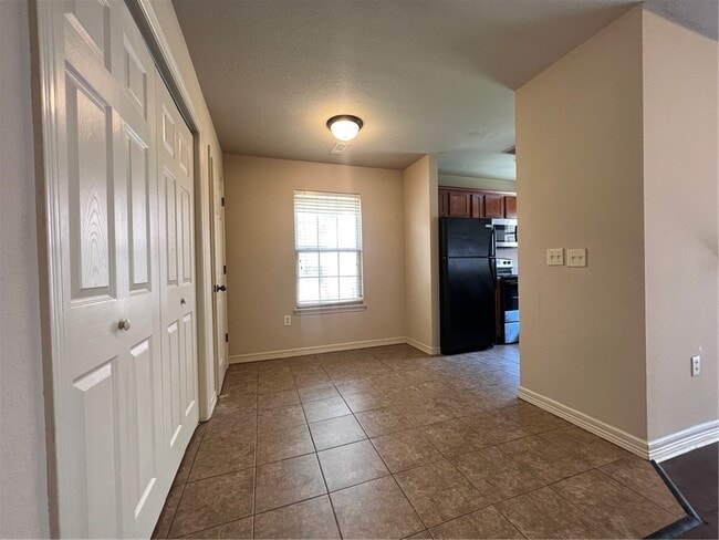 Building Photo - 1787 N Chestnut Ave