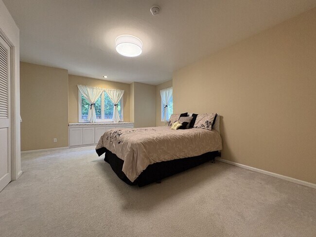 Building Photo - Beautiful Serene 4-Bedroom Home on a Gated...