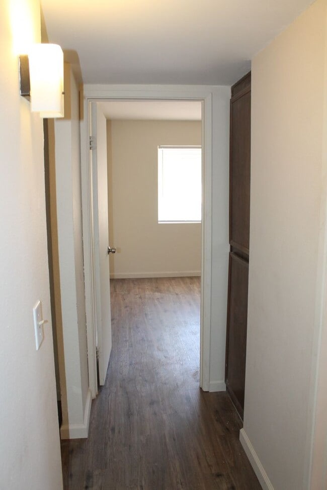 Building Photo - Price Reduced! Spacious 2 Bed, 2 Bath + Bo...