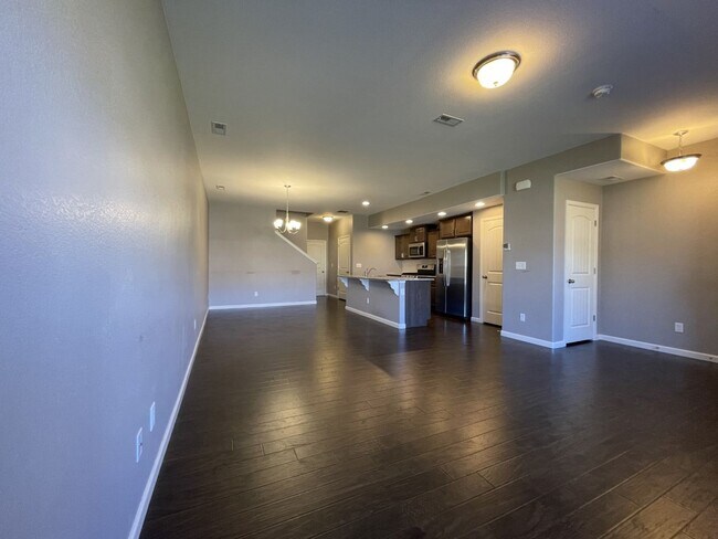 Building Photo - Spacious Two-Story Townhouse
