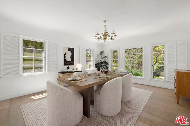 Building Photo - 712 N Rodeo Dr