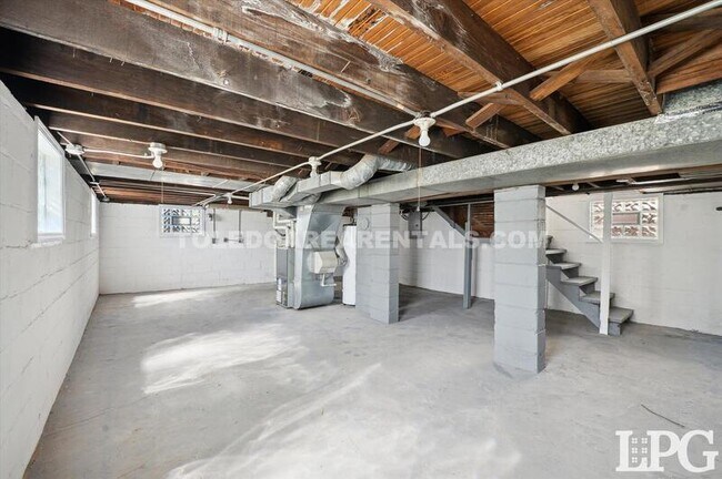 Building Photo - 630 Colima Dr