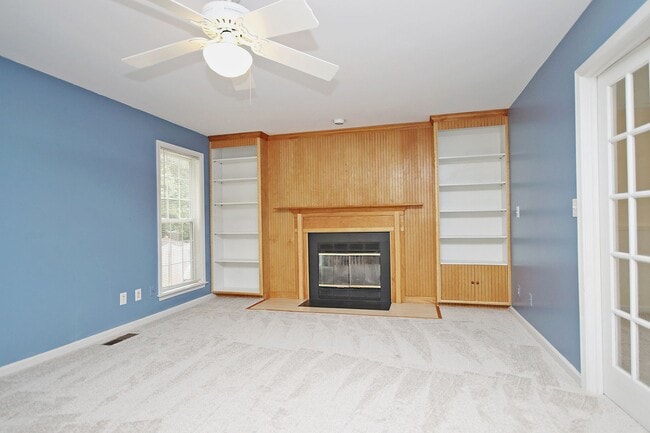 Building Photo - Pet-Friendly Raintree Home With Fenced Yard