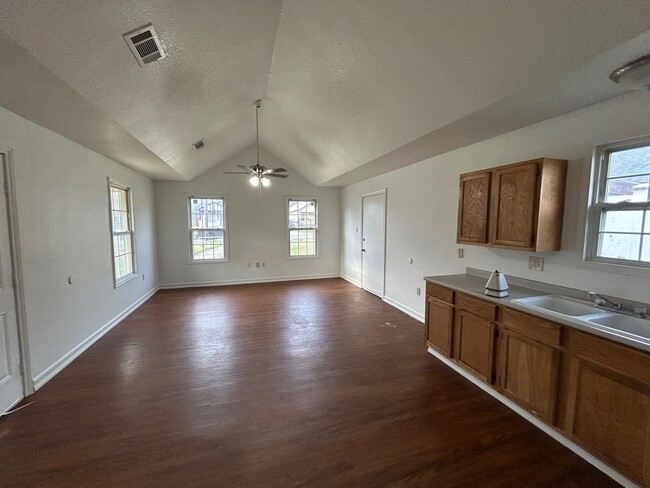 Building Photo - Spacious Waco ISD Home