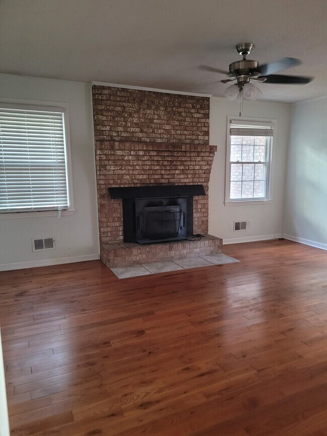 Building Photo - 2701 Cliffside Dr