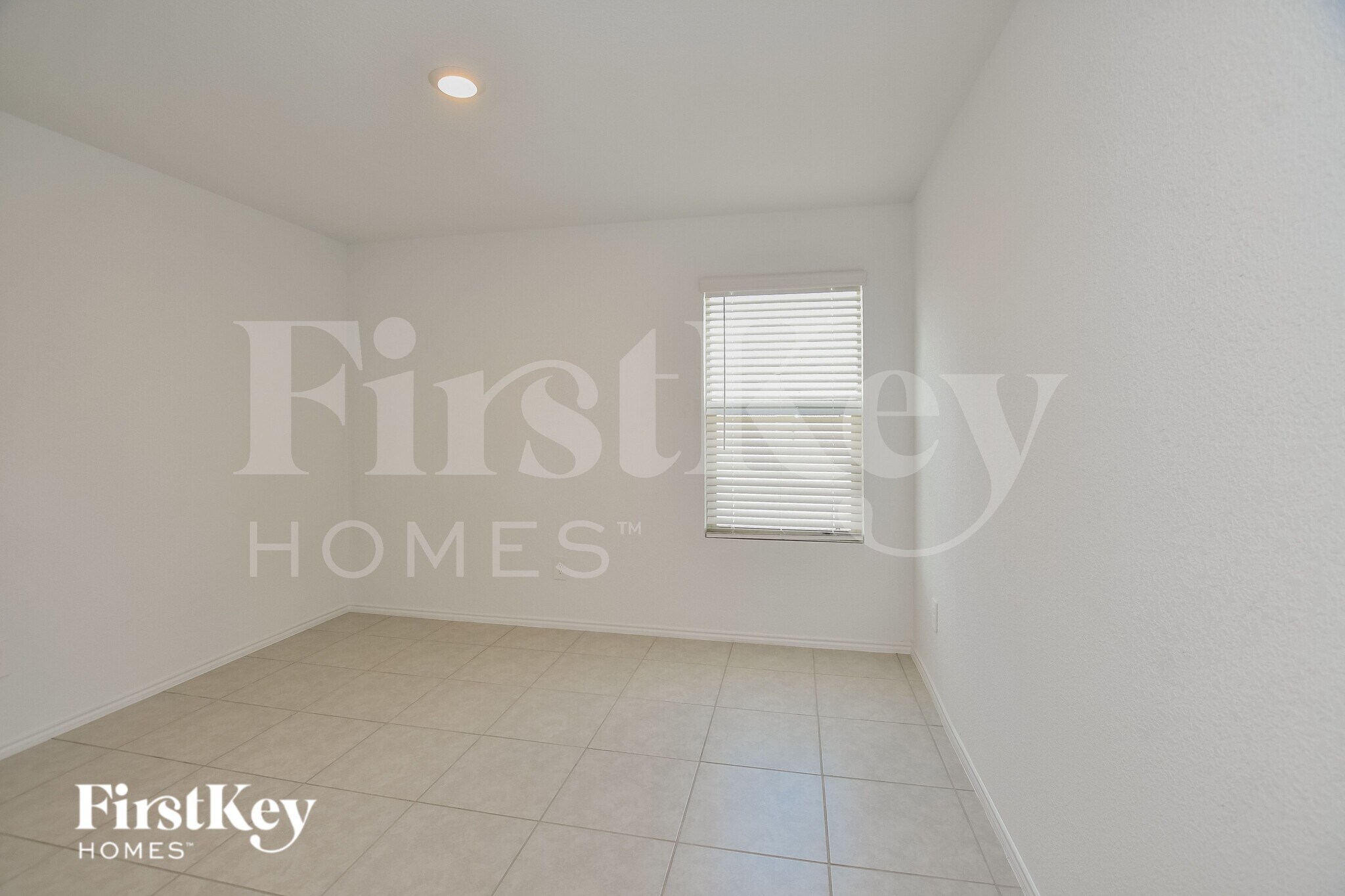 Building Photo - 1069 Crestview Dr