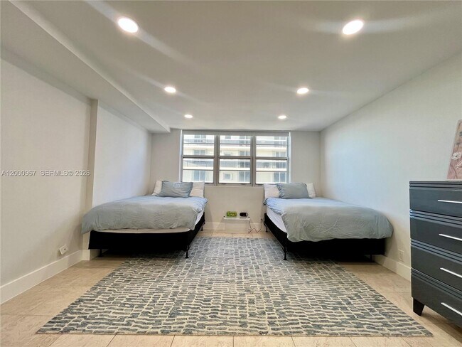 Building Photo - 9511 Collins Ave