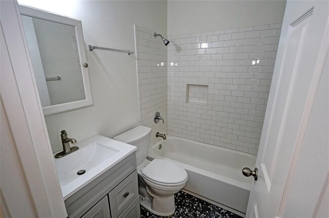 Building Photo - 4985 Crowe Dr SE