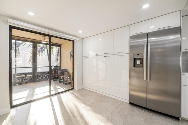 Building Photo - 16320 Kelly Cove Dr