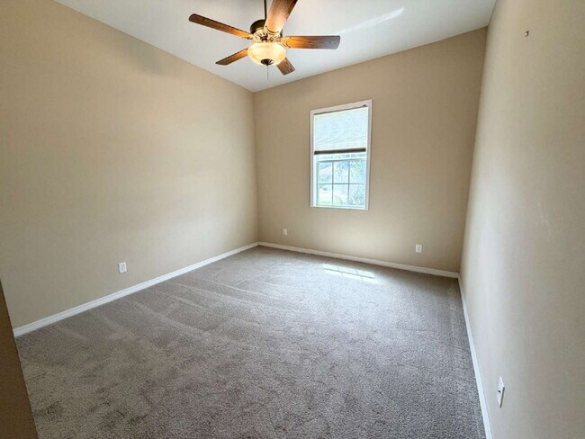 Building Photo - "Unfurnished Home on Golf Course in Hudson, FL - Spacious 1,853 Sq Ft Haven!"