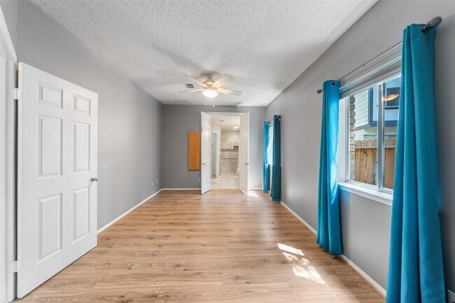 Building Photo - 7 Rockridge Ct