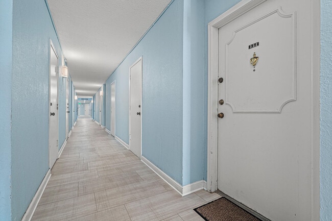 Building Photo - 1801 S Ocean Dr