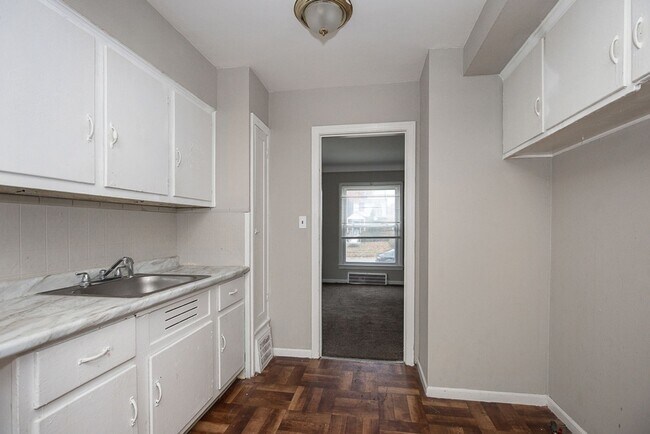 Building Photo - 2 BED 1 BATH SINGLE FAMILY HOME IN THE LEE-MILES NEIGHBORHOOD!