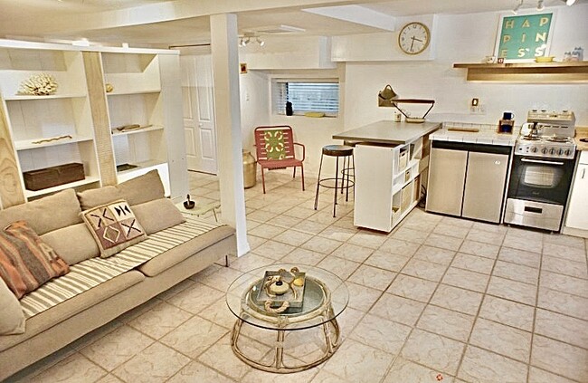 Building Photo - 21 Arenta St