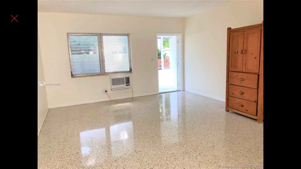 Building Photo - 3315 SW 9th Ter