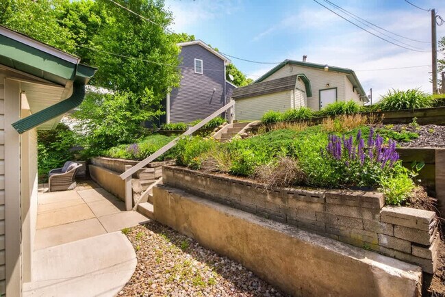 Building Photo - 3576 Portage Point Blvd