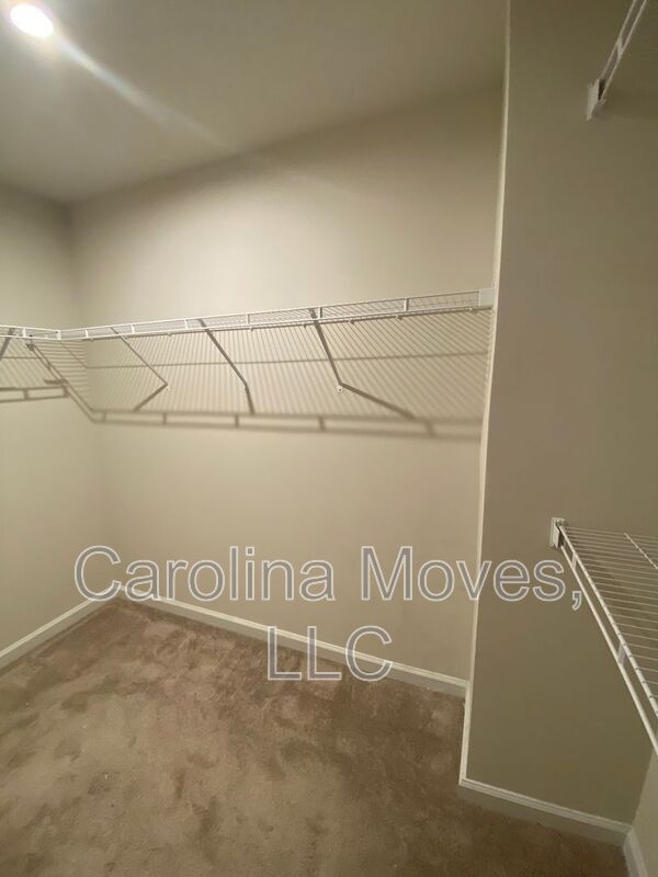 Building Photo - 8 Willomere Wy