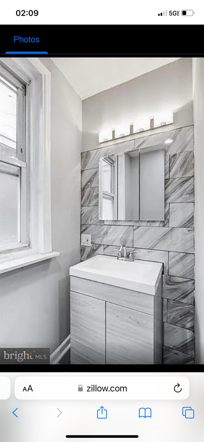 Building Photo - 5028 N 10th St