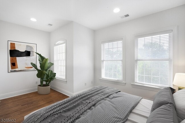 Building Photo - 12 Howland Terrace