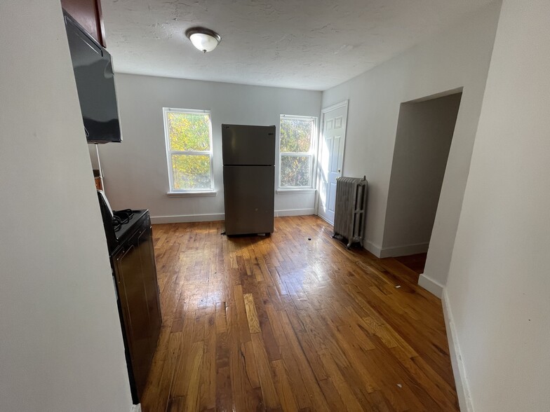 Building Photo - 91 Devon St