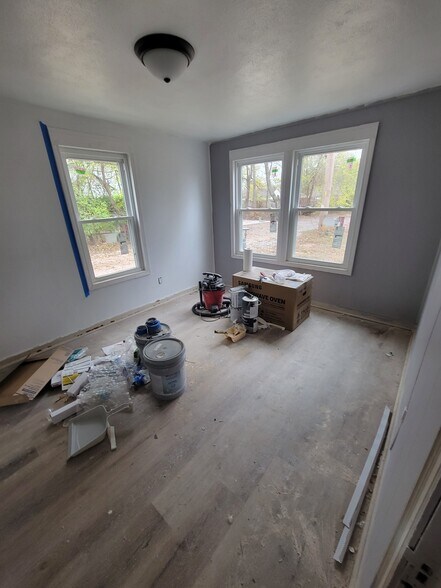 Building Photo - 513 W 7th Ave