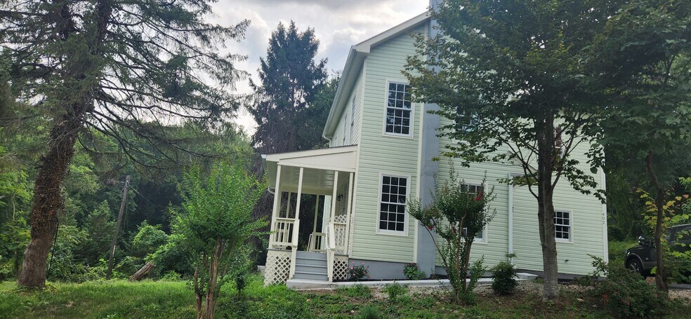Building Photo - 402 McKenzie Dr