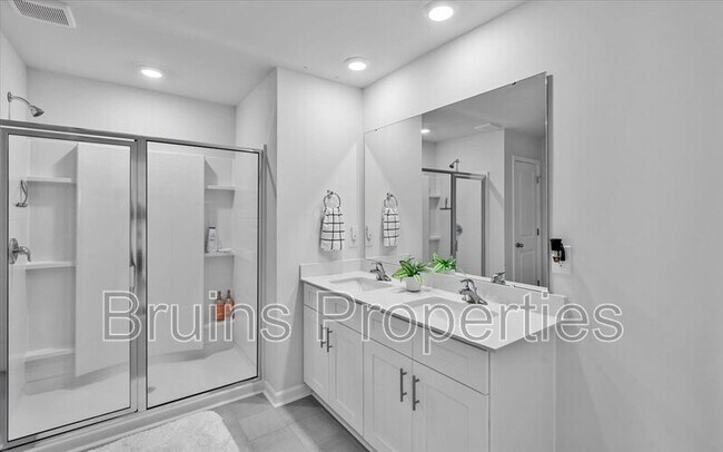 Building Photo - 349 Willowbrooke Way
