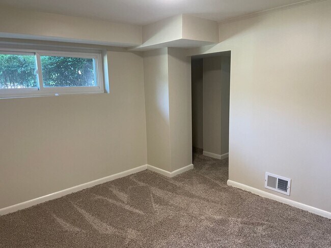 Building Photo - West Homewood: 5 Bedroom 3 Bath House with...