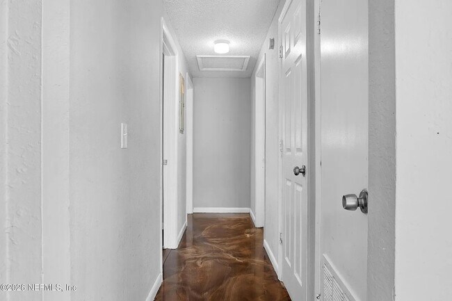 Building Photo - 5829 Ensenada Rd