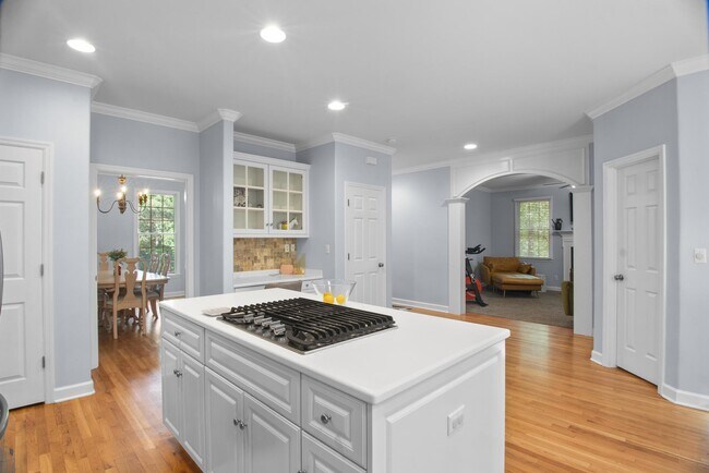 Building Photo - 126 Hemlock Dr