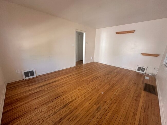 Primary Photo - 516 4th Ave