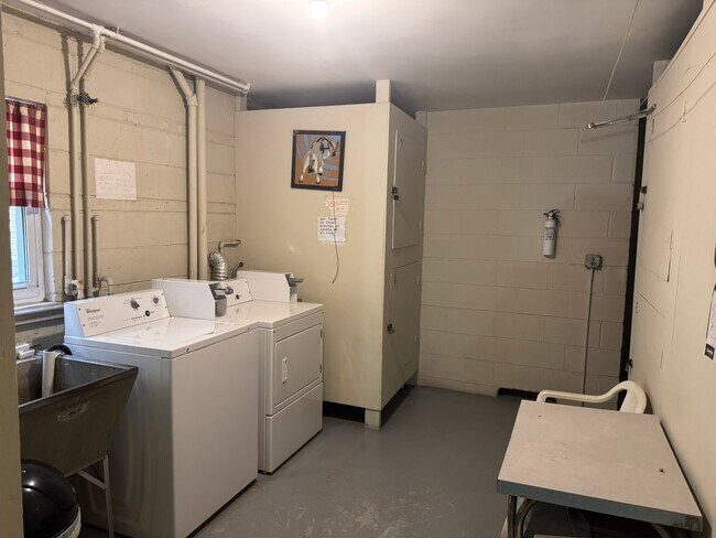 Building Photo - 5484 W Higgins Ave