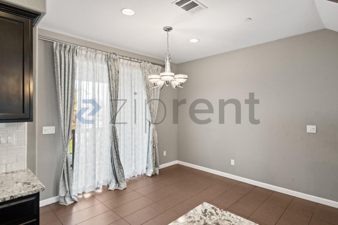 Building Photo - Unit