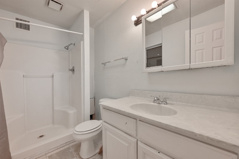 Building Photo - 3233 N El Tovar Ave