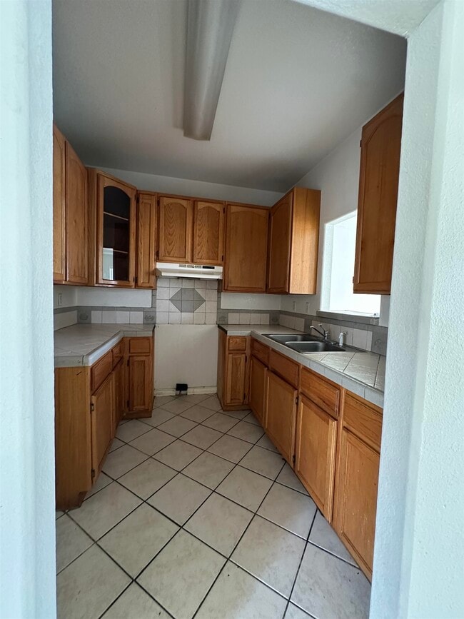Building Photo - 1000 Ranchway Dr