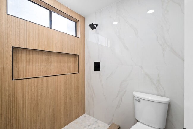 Building Photo - Move-In-Ready Townhome-Style Unit in Chula Vista!