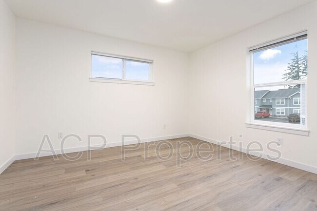 Building Photo - 2288 Brome St