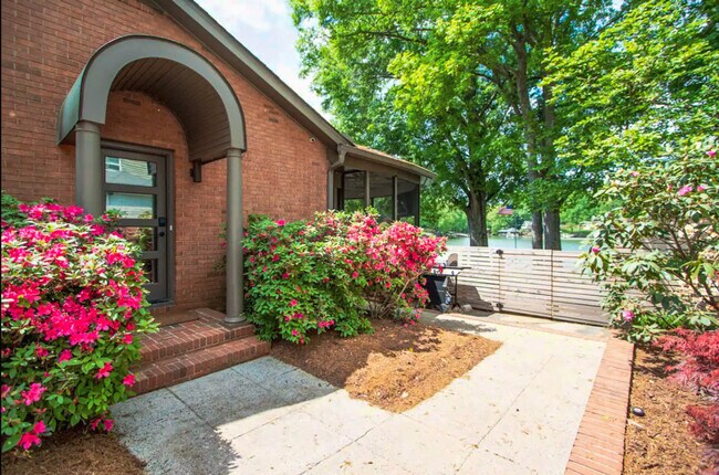 Building Photo - 11940 Springpoint Ln