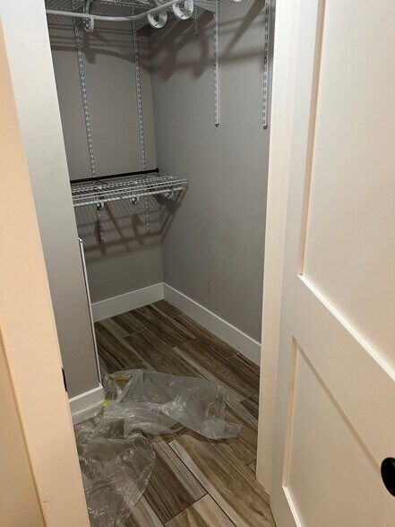 Building Photo - 212 5th St NE