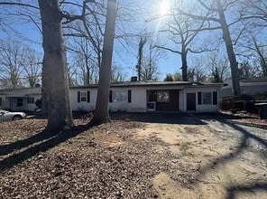 Building Photo - 3 Bedroom 1 Bathroom