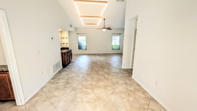 Building Photo - Annual UNfurnished 2/2 SFH in Palm-Aire