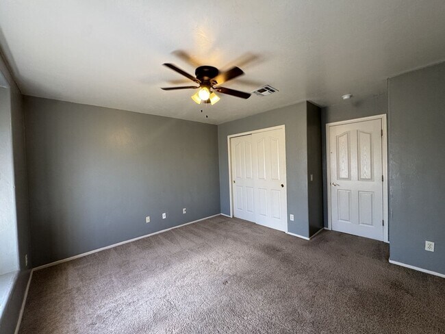 Building Photo - Beautiful 4 bedroom home in the neighborhood of Canyon De Flores!