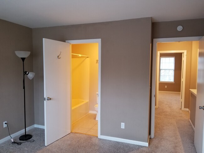 Building Photo - 2730 Linmar Ave