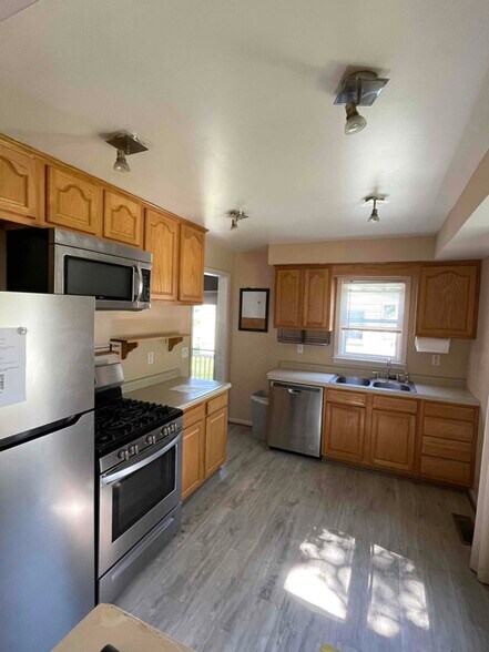 Building Photo - 505 Herrick Park Dr