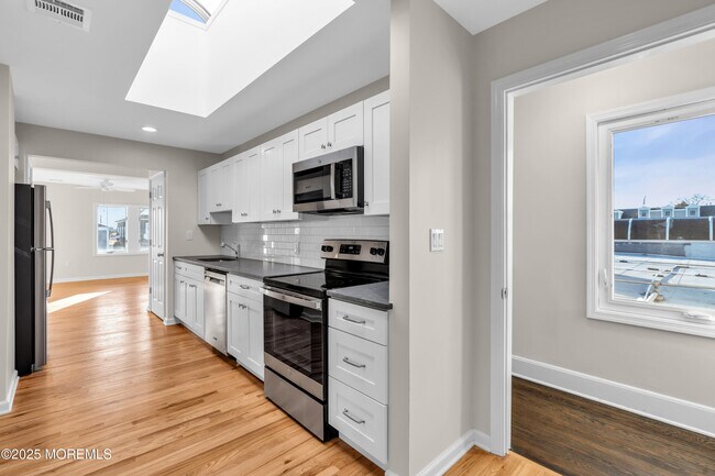 Building Photo - 525 Washington Blvd