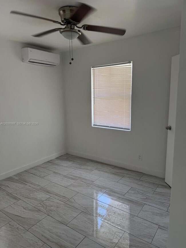 Building Photo - 1324 N 58th Ave