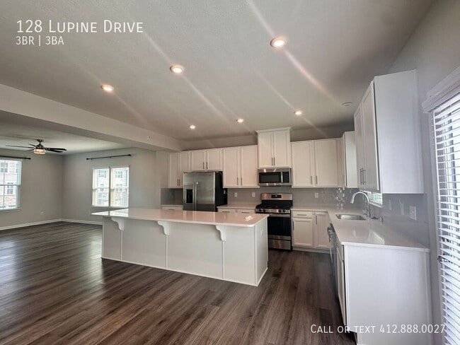 Building Photo - 128 Lupine Dr