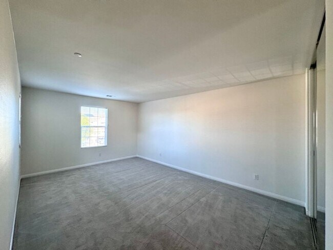 Building Photo - Welcome to this stunning 5 bedroom home fo...