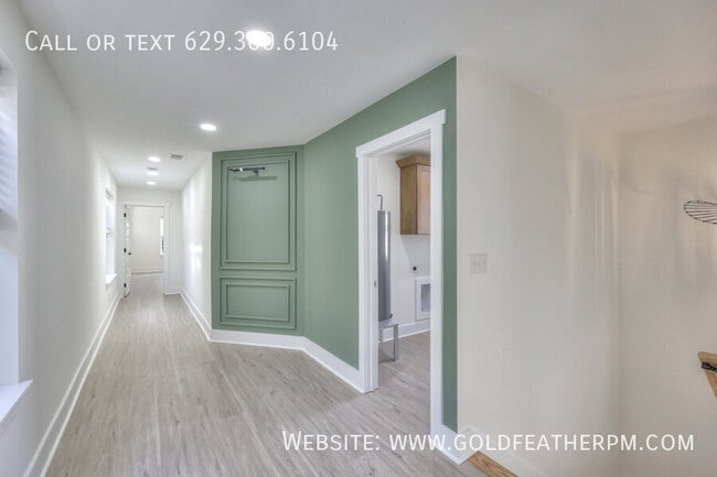 Building Photo - 402 E Trinity Ln