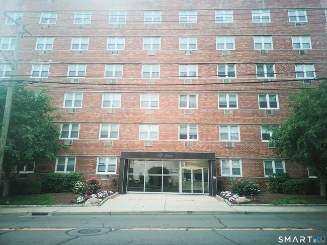 Building Photo - 140 Grove St